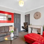 Charming 6 Beds House, Close To City Centre, Free Parking