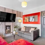 Charming 6 Beds House, Close To City Centre, Free Parking