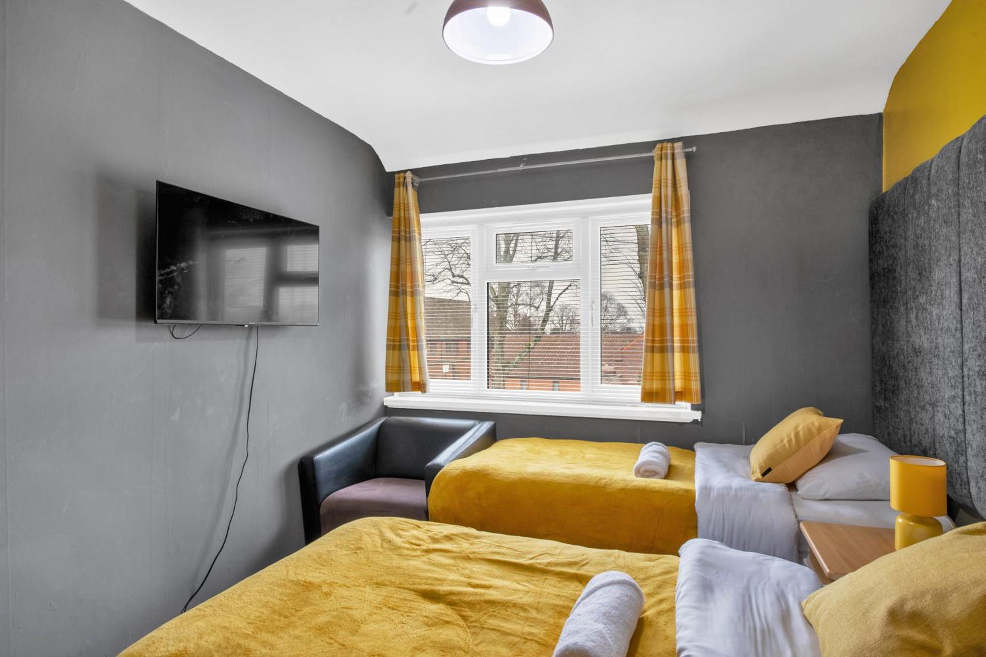 Holiday home Charming 6 Beds House, Close To Centre, Free Parking