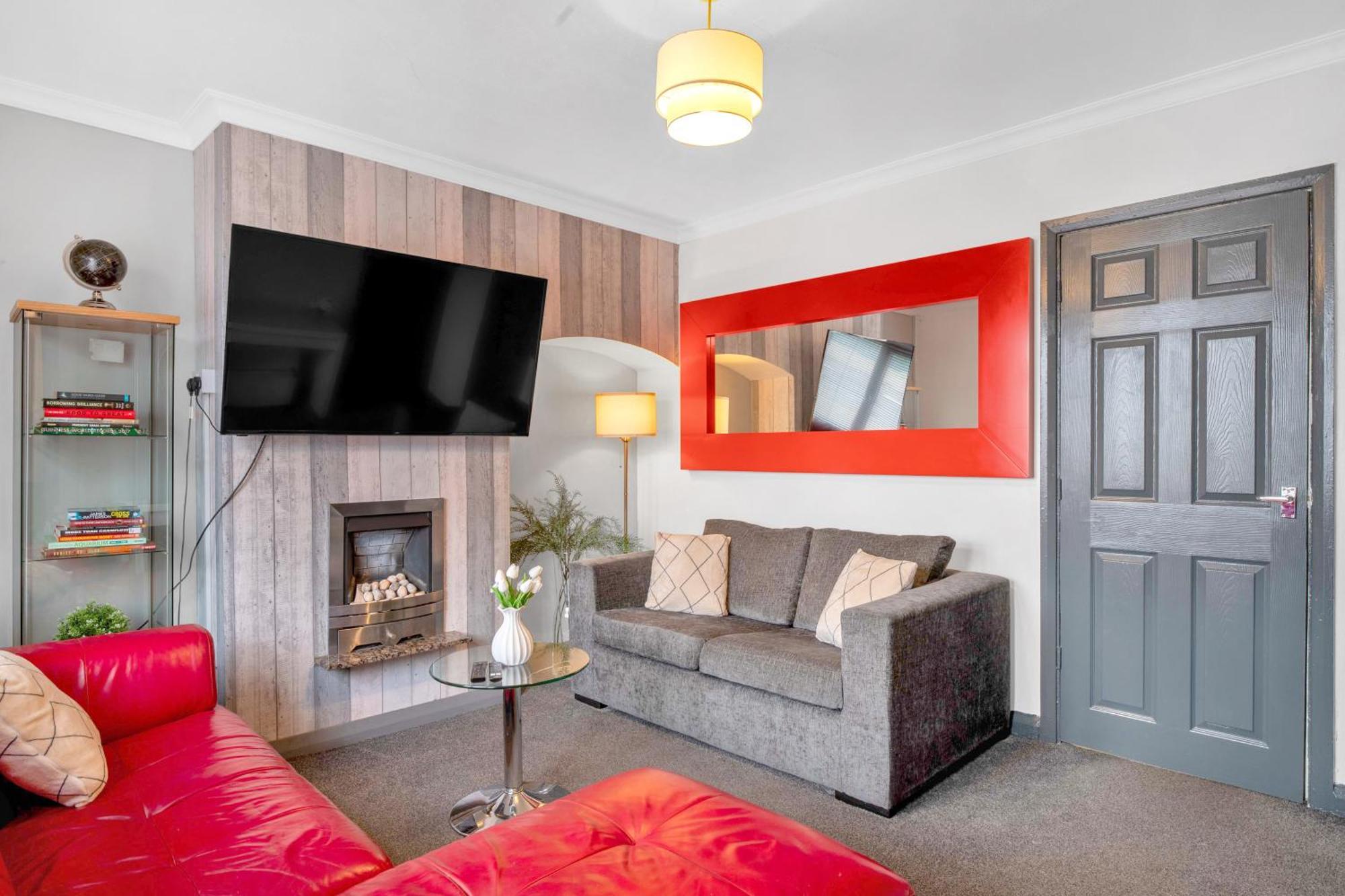 Charming 6 Beds House, Close To Centre, Free Parking *