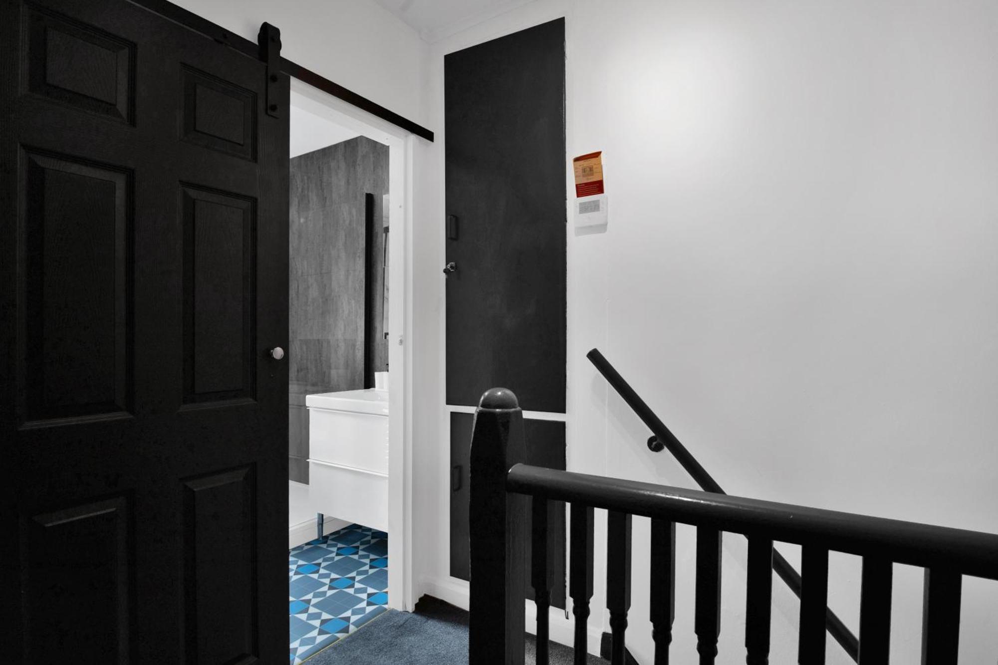 Charming 6 Beds House, Close To Centre, Free Parking *