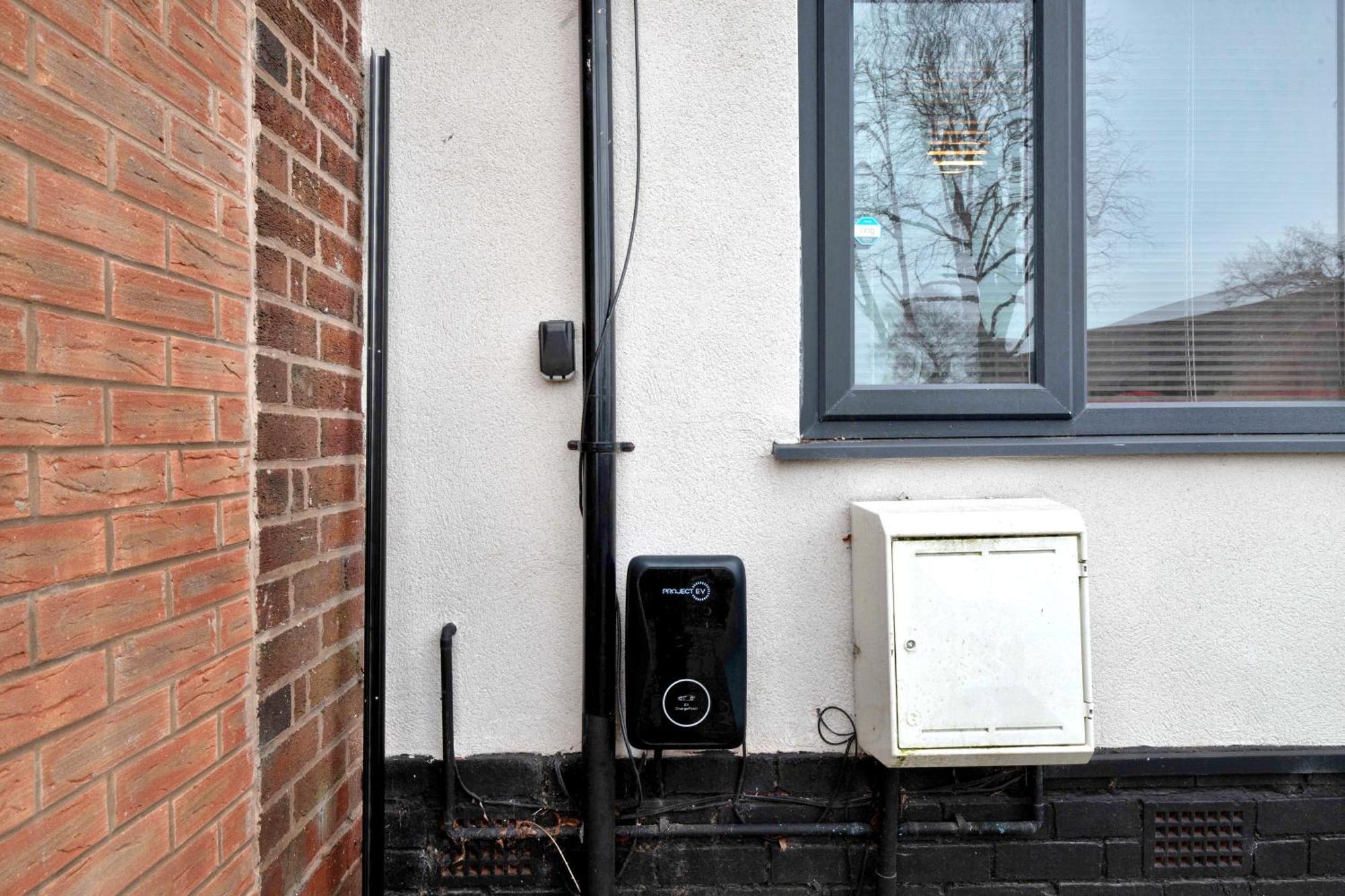 Charming 6 Beds House, Close To Centre, Free Parking